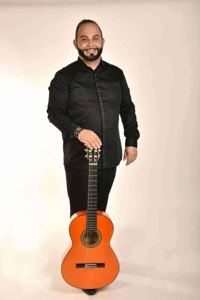 Ludo Gipsy, groupe gipsy avec guitare en concert au restaurant à Pignan